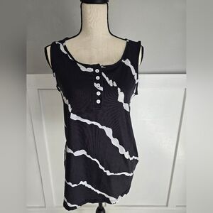 Sleeveless Black & White Patterned Tank Top with Button Placket Sz S